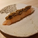 鮨 なんば - 増毛の牡丹海老 海老味噌と殻をのせて