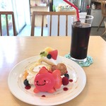 ピーカーブー - ✿ロールケーキ 600円(税込)
            ✿アイスコーヒー300円(税込)セット価格
            ✿金魚のマカロン 200円(税込)