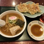 Douteishun - ハーフラーメン 餃子