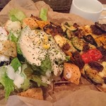 カボット カフェ - NY Style Pizza スパイシー挽き肉とグリル野菜