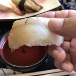 かねご寿司 - カンパチの腹部