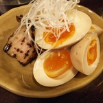 金町製麺 - 炙りチャーシューと味玉