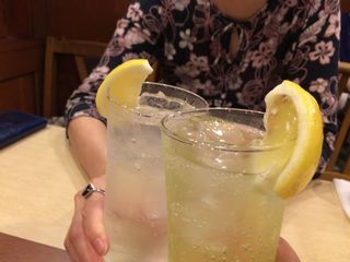 Tonkatsu Kewaike - H.30.7.9.昼 ライムサワー 420円税込 vs レモンサワー 420円税込 de 乾杯♪