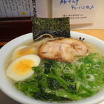 新宿めんや風花 - 塩チャーシュー日替わりに味玉トッピング