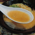 九州豚骨らーめん 博たま - 辛博多ラーメンのスープ
