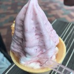 Oribe No Sato Motosu - イチゴソフトクリーム（350円税込）です。
                        イチゴ味が濃くて美味しいです。
