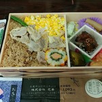 花善 - 比内地鶏の鶏めし弁当