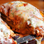 デノーズ - ナイフを入れると中にはハンバーガーが。