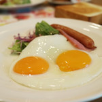 ガスト - 目玉焼き＆ベーコンソーセージ
