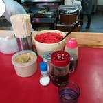 安全食堂 - カウンター席卓上