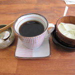 ちょんまげ侍 - 巫女さんセットにはご飯は付いてませんが、コーヒーとデザートが付いてます。