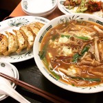 日高屋 - 餃子と酸辣きのこ湯麺