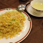 桃花林 - 蟹肉とレタスの炒飯(スープ、搾菜付き)
