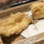 日本橋 蕎ノ字 - 目の前で半分に割れてますが、その音がいいこと。穴子自体もっした処理がよく美味しい。