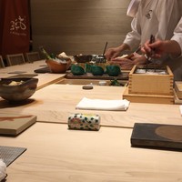 鮨 銀座 おのでら - カウンターがフラット
                  木曽桧
                  すばらしい！