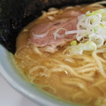 横浜家系ラーメン みさきや - ラーメンチャーシュー側