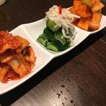 炭火焼肉・韓国料理 KollaBo - キムチ盛り合わせ