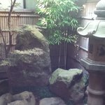 献上そば 羽根屋 - 中庭