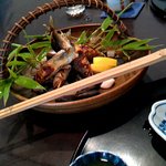 椀 - こんがりパリッと焼かれた鮎