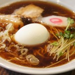 角萬 - 中華そば（680円也）。ね、シンプルでしょう。味で勝負ってことなのね