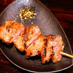 かしわや 泰 美酒佳鶏 - レバー。外はパリッと中はレアで(*´Д｀*)