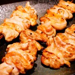 かしわや 泰 美酒佳鶏 - なんともジューシーなせせり