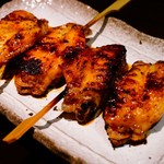 かしわや 泰 美酒佳鶏 - 手羽先。皮はパリパリ、中ジューシー(*´Д｀*)