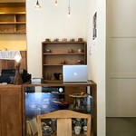 ヨハク - ショーケースのカップは元町のLENTOさんでも使用しています。