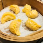 萬的中華 笑龍 - トマトの蒸し餃子。