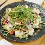 プチレストラン カナモリ - 豆腐と近江野菜のサラダ 680円