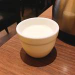 Motomachi Chikin Kare No Omise Parufe - 飲むヨーグルトが最初に出て来ます。（2018.8 byジプシーくん）