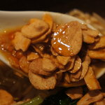 担担麺　利休 - フライドガーリックとラー油最高