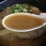 ラーメン信 - こってりラーメンのスープ