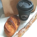 ブリコラージュ ブレッド アンド カンパニー - ヴィエノワのパンオノア340円とバトンノア340円と本日のコーヒーL 460円。税込み　20180816　本日のコーヒー豆はコスタリカ。パンオノアの生地が変わってから初購入☆