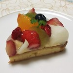 パティスリースズキ - 夫チョイスの季節のタルト。梨が入ってる❤️