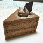 パティスリースズキ - 娘チョイスのチョコケーキ。一見地味だけど、すごい本格的なチョコレートケーキです。侮るなかれ。