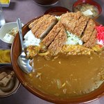 藤 - 「カツカレー（デカ盛）」1,500円（税込）全セット「冷や奴」「おでん」「お新香」「味噌汁」付き