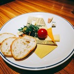 タンdeボラーチョ - チーズの盛り合わせ(仮名)