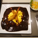 穂 - 「オムカレーエビ添え」940円。