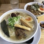 麺屋 白神 - えびそば信州味噌、炙り軟骨焼豚入りと白神丼