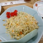 中国料理 万寿 - カニ入炒飯（一人前を二皿に分けて）