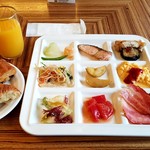 ボンサルーテ・カフェ - 一皿目は洋食で