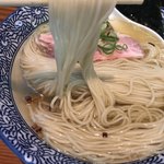 らーめん芝浜 - しおかぜ  
      
      冷やし塩らーめん
      
      麺リフト
      
      