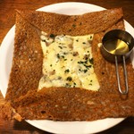 Grand Breton Cafe - ゴルゴンゾーラチーズのハニーガレット