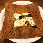 Grand Breton Cafe - キーマカレーとモッツァレラチーズのガレット