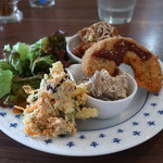 カメイノ食堂 - 総菜盛合せ