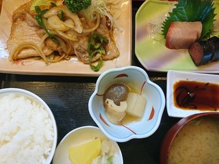 Kawaaki - 生姜焼きランチ。何やかんや付いて1,100円