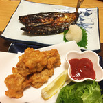 Izakaya Donguri - 鶏から(600円)とサンマみりん(800円)。