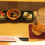 Izakaya Donguri - お通しと生ビール。