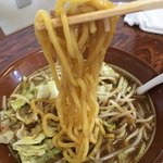 Teradomari Komadori - 麺リフト。中太麺。